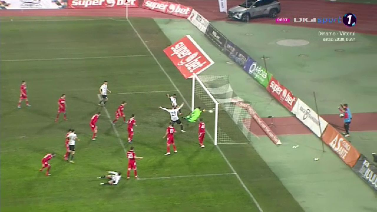 NEBUNIE in finalul meciului! U Cluj a dat gol la ultima faza si e pe loc de playoff! Enache a inceput sa planga! EXPLOZIE de bucurie: toata lumea de pe banca a intrat in teren_15