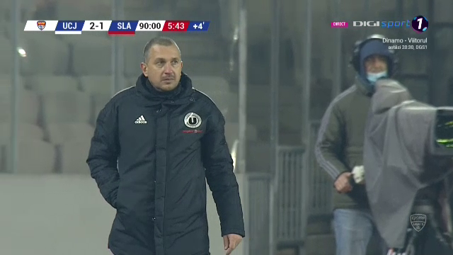 NEBUNIE in finalul meciului! U Cluj a dat gol la ultima faza si e pe loc de playoff! Enache a inceput sa planga! EXPLOZIE de bucurie: toata lumea de pe banca a intrat in teren_21
