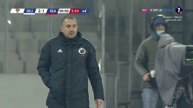 NEBUNIE in finalul meciului! U Cluj a dat gol la ultima faza si e pe loc de playoff! Enache a inceput sa planga! EXPLOZIE de bucurie: toata lumea de pe banca a intrat in teren_21