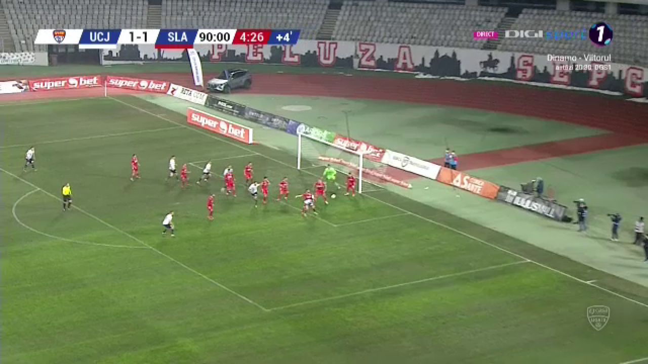 NEBUNIE in finalul meciului! U Cluj a dat gol la ultima faza si e pe loc de playoff! Enache a inceput sa planga! EXPLOZIE de bucurie: toata lumea de pe banca a intrat in teren_24