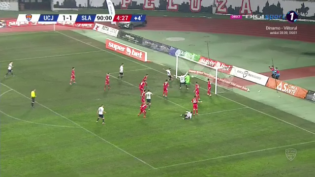 NEBUNIE in finalul meciului! U Cluj a dat gol la ultima faza si e pe loc de playoff! Enache a inceput sa planga! EXPLOZIE de bucurie: toata lumea de pe banca a intrat in teren_26