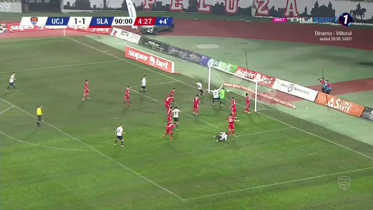 NEBUNIE in finalul meciului! U Cluj a dat gol la ultima faza si e pe loc de playoff! Enache a inceput sa planga! EXPLOZIE de bucurie: toata lumea de pe banca a intrat in teren_26