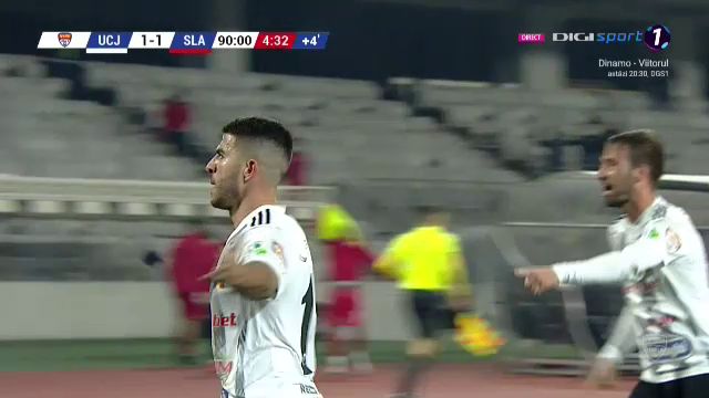 NEBUNIE in finalul meciului! U Cluj a dat gol la ultima faza si e pe loc de playoff! Enache a inceput sa planga! EXPLOZIE de bucurie: toata lumea de pe banca a intrat in teren_28