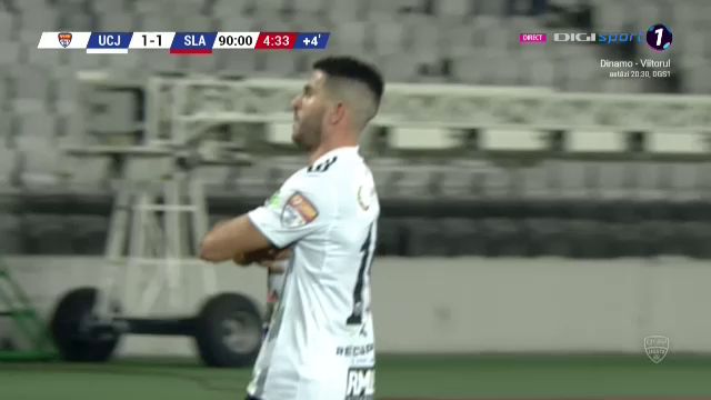 NEBUNIE in finalul meciului! U Cluj a dat gol la ultima faza si e pe loc de playoff! Enache a inceput sa planga! EXPLOZIE de bucurie: toata lumea de pe banca a intrat in teren_29