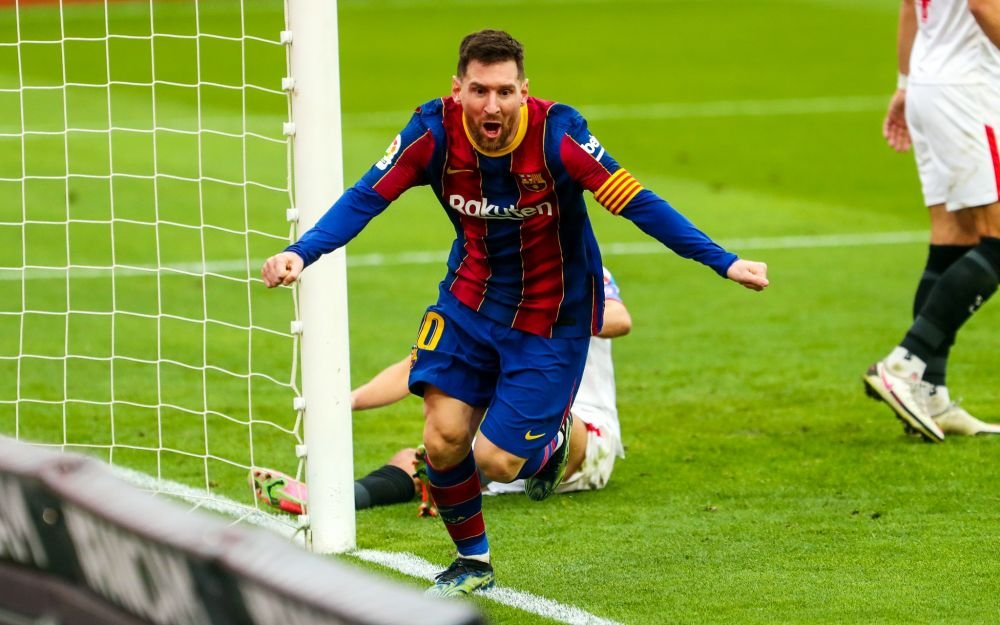 Sunt imaginile care au ajuns in toata lumea! Messi, IMPOSIBIL de oprit si cand te arunci cu BRATELE dupa el! Chiar e SUPERMAN! Cum a marcat cu Sevilla_3