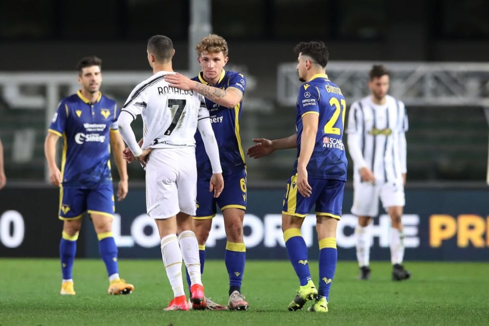 INCREDIBIL! Ce i-a cerut Pirlo lui Ronaldo in meciul cu Verona! 