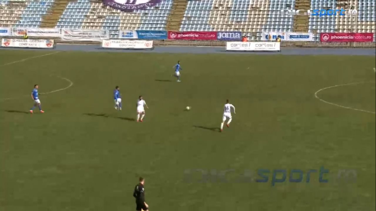Nimeni nu poate explica asta! Faza care poate concura la ratarea anului vine din Liga 2! A driblat portarul si avea toata poarta goala! E INCREDIBIL unde a trimis mingea_6