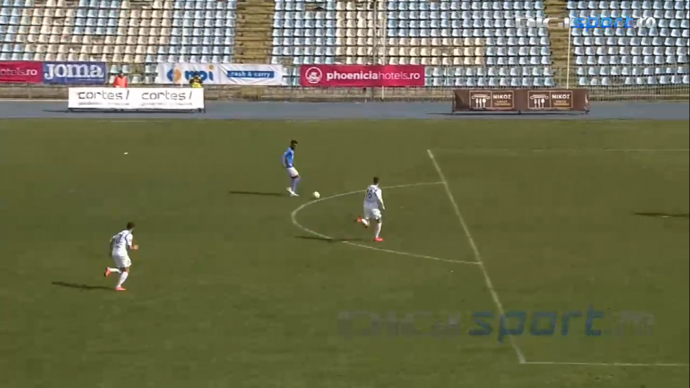 Nimeni nu poate explica asta! Faza care poate concura la ratarea anului vine din Liga 2! A driblat portarul si avea toata poarta goala! E INCREDIBIL unde a trimis mingea_8