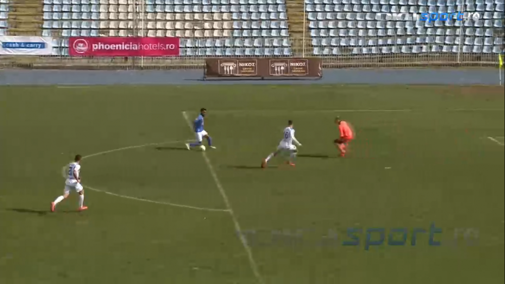 Nimeni nu poate explica asta! Faza care poate concura la ratarea anului vine din Liga 2! A driblat portarul si avea toata poarta goala! E INCREDIBIL unde a trimis mingea_10