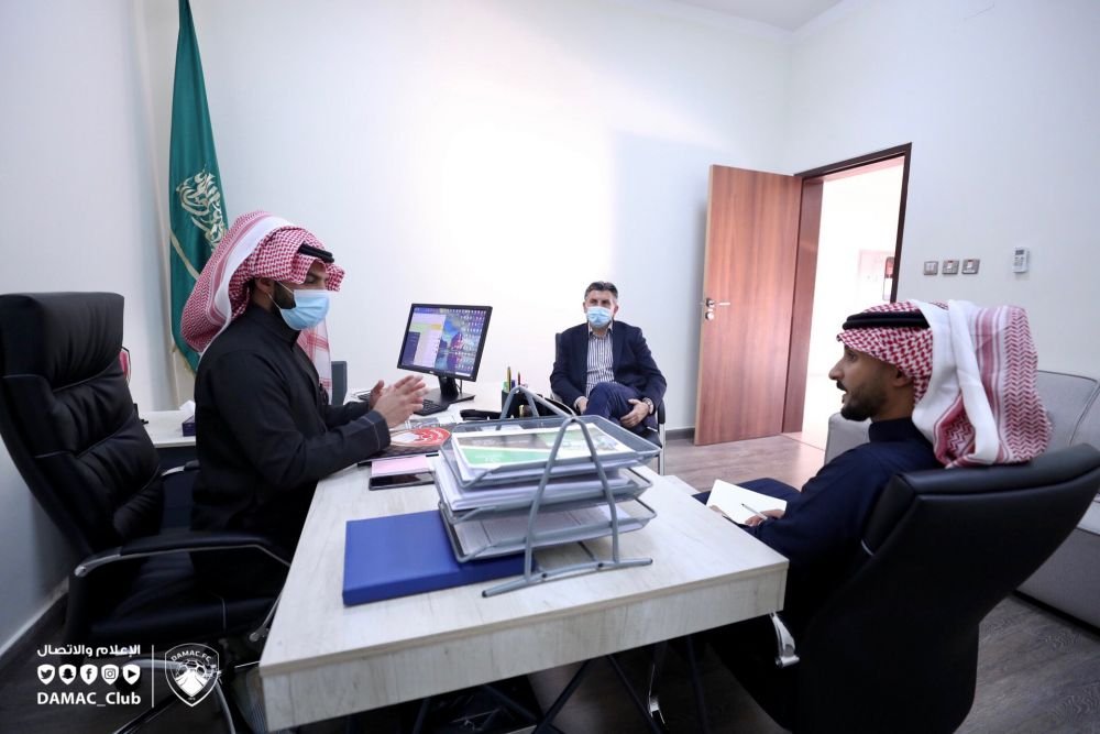 Lupescu, in vizita la echipa 'magicianului' Budescu! Imagini cu directorul tehnic al Federatiei Arabe alaturi de seicii de la Damac_2