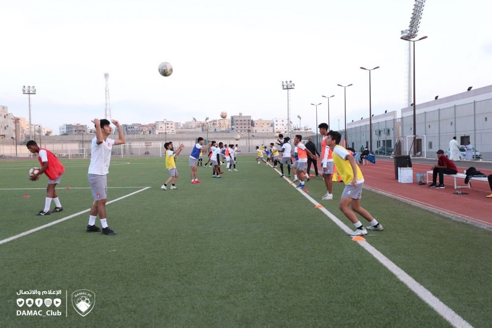 Lupescu, in vizita la echipa 'magicianului' Budescu! Imagini cu directorul tehnic al Federatiei Arabe alaturi de seicii de la Damac_5
