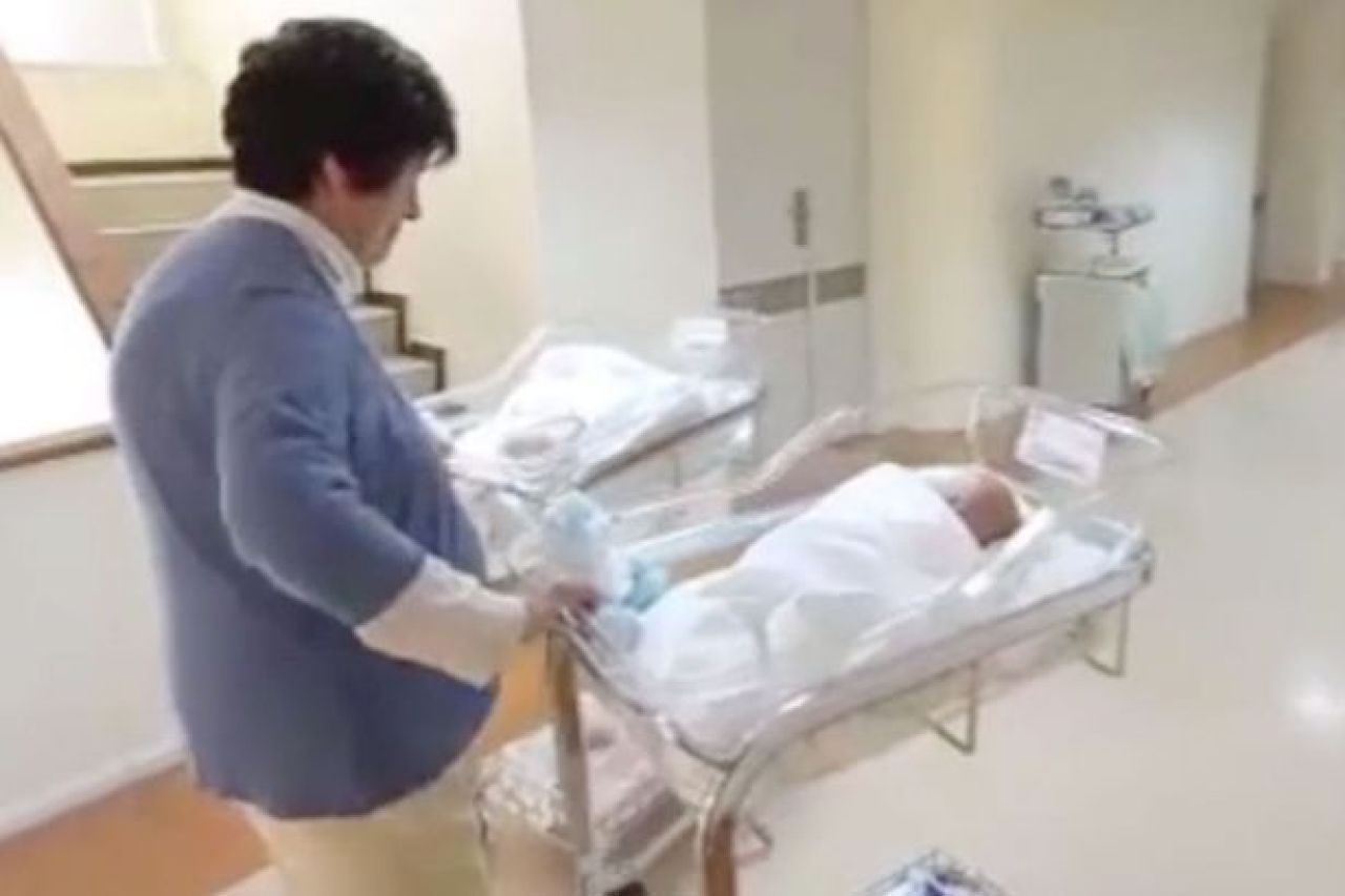 A nascut gemeni la 64 de ani, dar statul i-a luat imediat copiii! Cazul care a socat lumea! Decizia de ultima ora a instantei_3