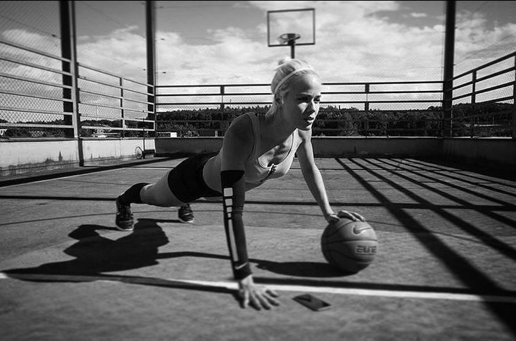 GALERIE FOTO | Plange panoul de ciuda! Cea mai sexy baschetbalista din lume s-a retras! Cu ce se ocupa acum _4