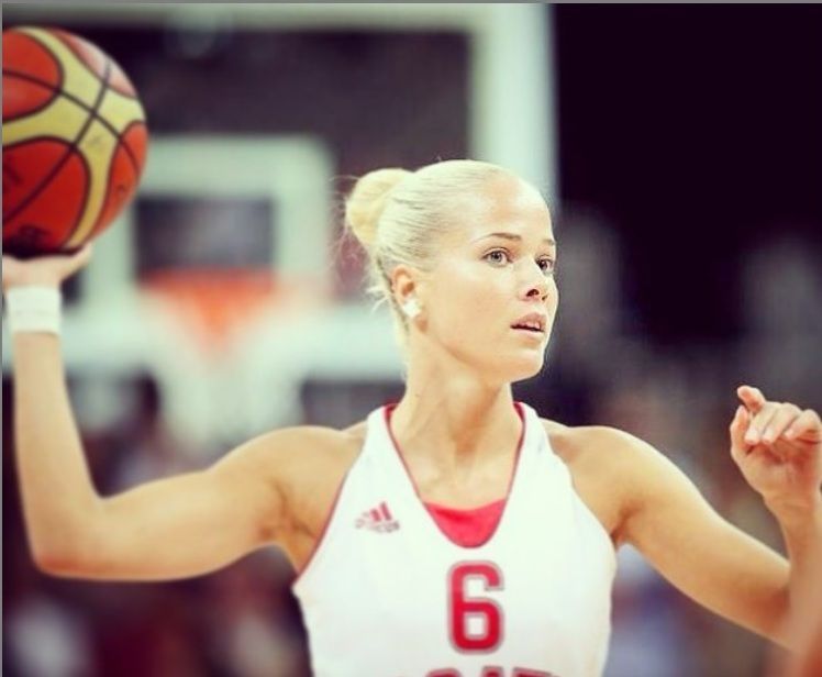 GALERIE FOTO | Plange panoul de ciuda! Cea mai sexy baschetbalista din lume s-a retras! Cu ce se ocupa acum _6