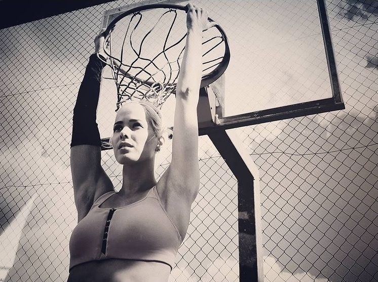 GALERIE FOTO | Plange panoul de ciuda! Cea mai sexy baschetbalista din lume s-a retras! Cu ce se ocupa acum _10