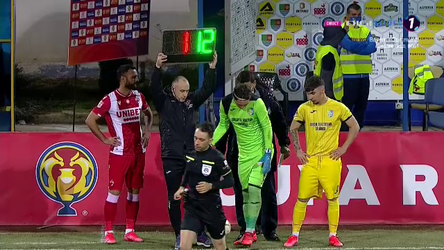 Pustai s-a INFURIAT dupa golurile marcate de Dinamo si a schimbat portarul la pauza!_2