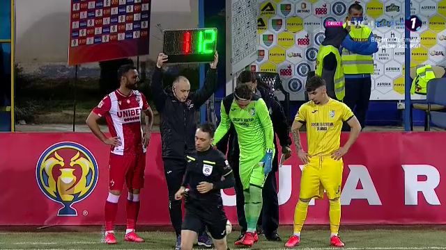 Pustai s-a INFURIAT dupa golurile marcate de Dinamo si a schimbat portarul la pauza!_2