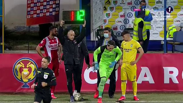 Pustai s-a INFURIAT dupa golurile marcate de Dinamo si a schimbat portarul la pauza!_3