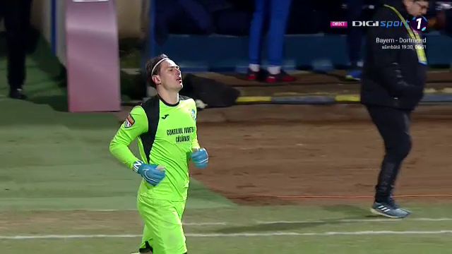 Pustai s-a INFURIAT dupa golurile marcate de Dinamo si a schimbat portarul la pauza!_8