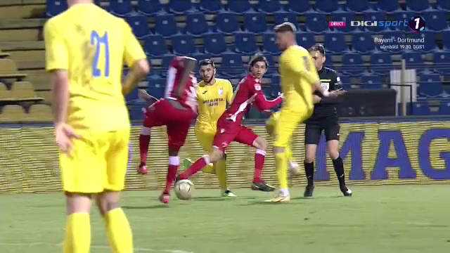 Doar de arbitru nu mai fusese faultat Fabbrini! :) Faza meciului dintre Dunarea Calarasi si Dinamo l-a avut protagonist pe centralul Gaman! Ce a putut sa faca_2