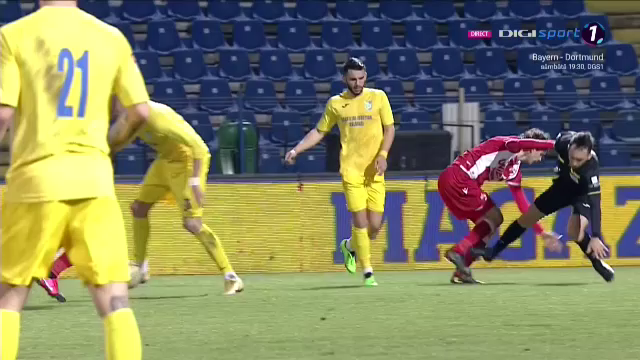 Doar de arbitru nu mai fusese faultat Fabbrini! :) Faza meciului dintre Dunarea Calarasi si Dinamo l-a avut protagonist pe centralul Gaman! Ce a putut sa faca_6