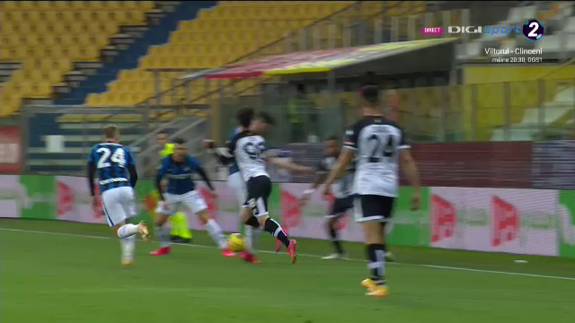 Panica la Parma! Man l-a SPERIAT pe D'Aversa dupa o intrare dura! A fost schimbat la pauza de antrenorul italian_4