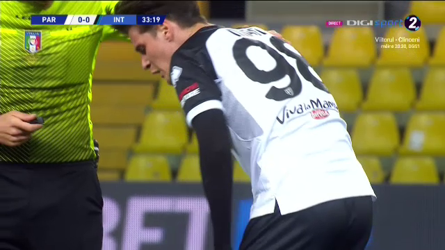 Panica la Parma! Man l-a SPERIAT pe D'Aversa dupa o intrare dura! A fost schimbat la pauza de antrenorul italian_16