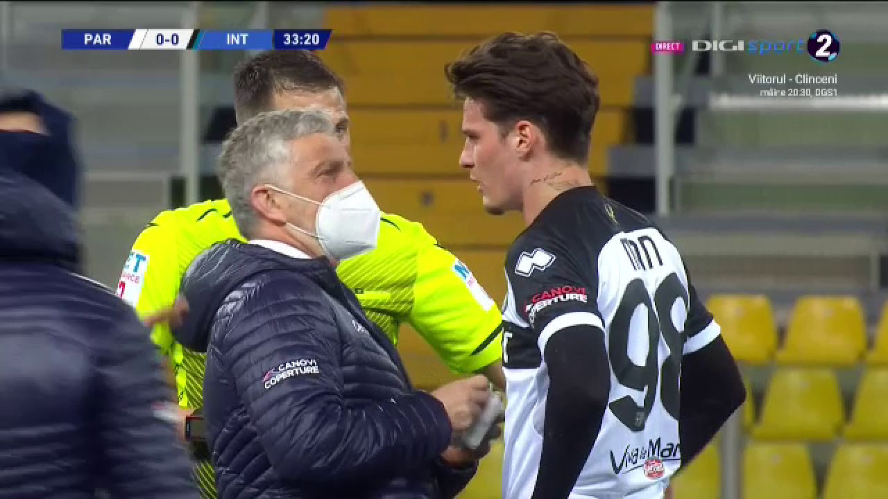 Panica la Parma! Man l-a SPERIAT pe D'Aversa dupa o intrare dura! A fost schimbat la pauza de antrenorul italian_18