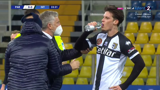 Panica la Parma! Man l-a SPERIAT pe D'Aversa dupa o intrare dura! A fost schimbat la pauza de antrenorul italian_27