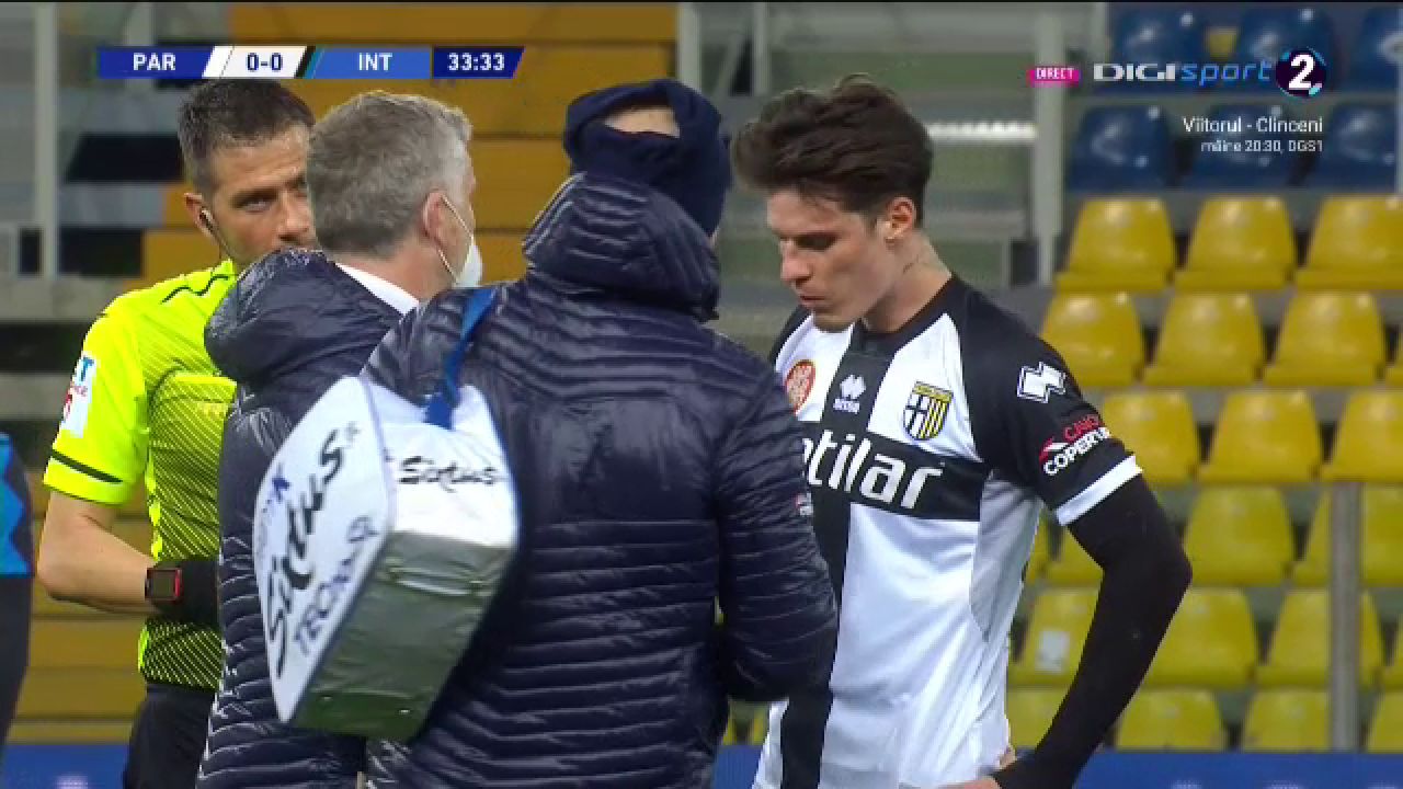 Panica la Parma! Man l-a SPERIAT pe D'Aversa dupa o intrare dura! A fost schimbat la pauza de antrenorul italian_28