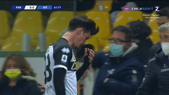 Panica la Parma! Man l-a SPERIAT pe D'Aversa dupa o intrare dura! A fost schimbat la pauza de antrenorul italian_39