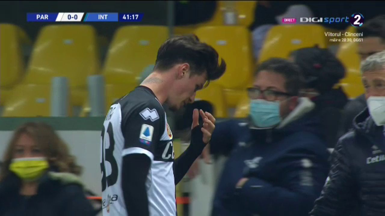 Panica la Parma! Man l-a SPERIAT pe D'Aversa dupa o intrare dura! A fost schimbat la pauza de antrenorul italian_39