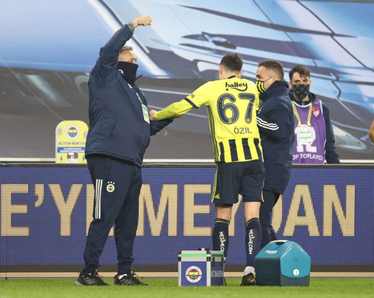 Meci HORROR pentru Ozil in Turcia! A ratat dintr-o pozitie INCREDIBILA, apoi a iesit accidentat de pe teren! Cat va lipsi_4