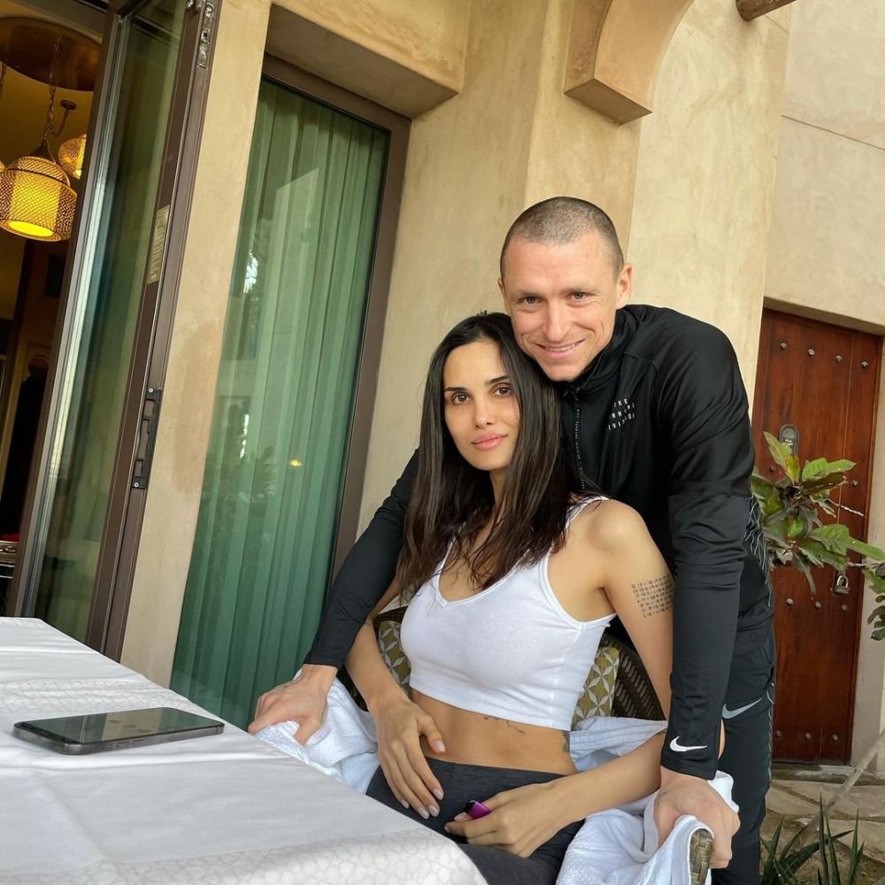 Si-a acuzat sotul fotbalist ca a inselat-o, iar acum a ajuns la spital: 