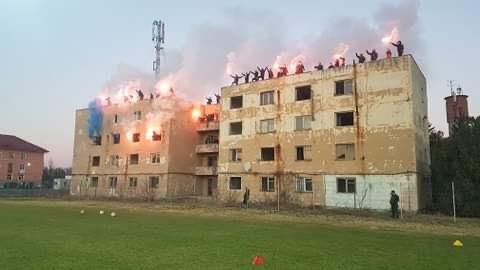Ultrasii FC U Craiova au facut SHOW inaintea revenirii echipei lui Mititelu pe Oblemenco! Zeci de torte aprinse la ultimul antrenament al echipei_2