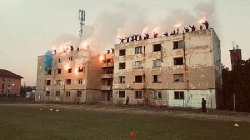 Ultrasii FC U Craiova au facut SHOW inaintea revenirii echipei lui Mititelu pe Oblemenco! Zeci de torte aprinse la ultimul antrenament al echipei_5