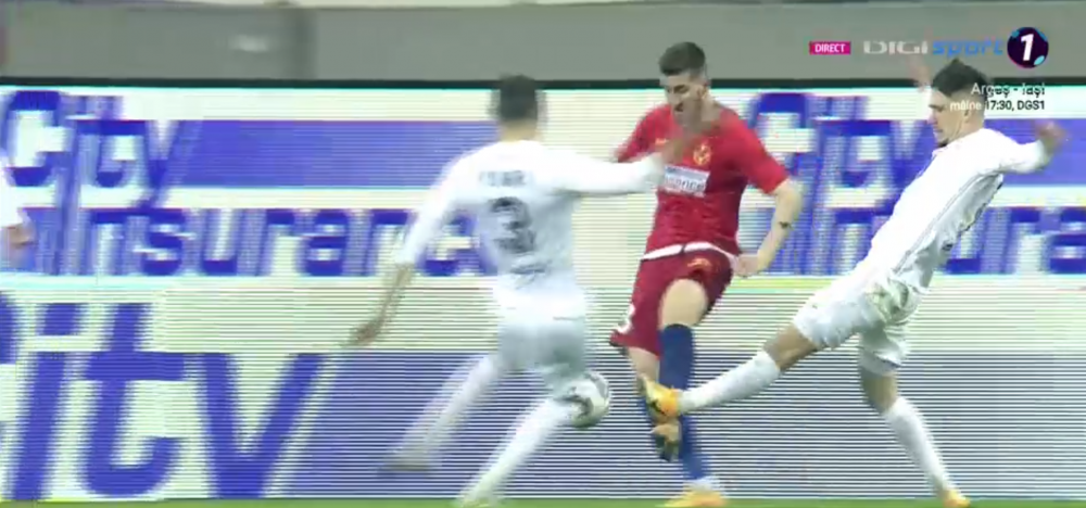 Faza controversata in careul Mediasului! FCSB a cerut penalty dupa un duel intre Ovidiu Popescu si Velisar!