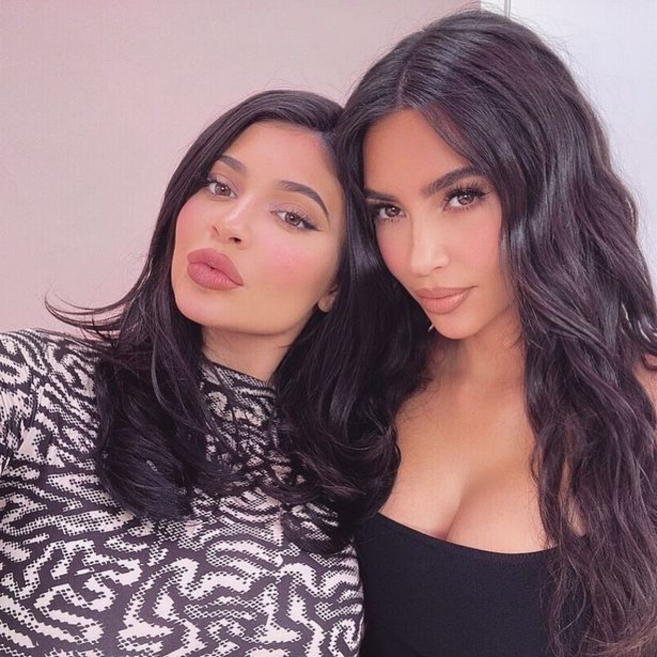 Noile membre din clanul Kardashian - Jenner?! Surorile care arata aproape IDENTIC cu cele mai populare influencere! Fanii au crezut ca nu vad bine_4