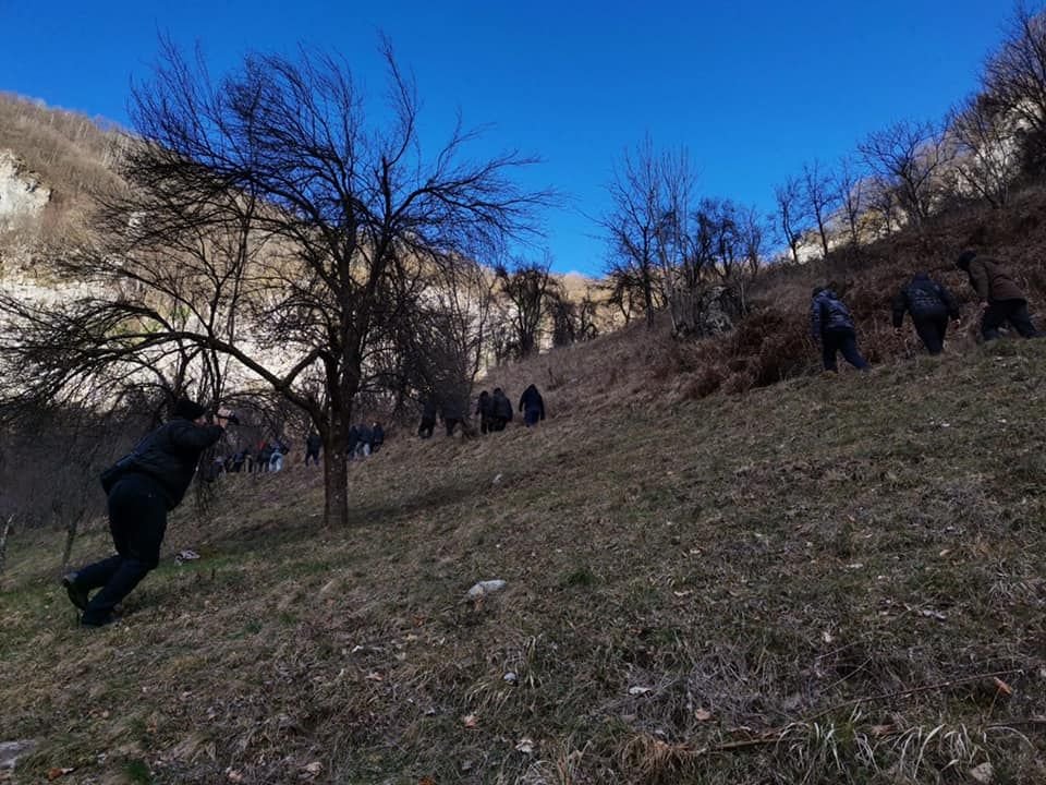 Idee fantastica a ultrasilor Stelei! Au umplut masinile si s-au dus in catunele izolate ale Romaniei! Peste 4 tone de alimente au ajuns la oameni_30