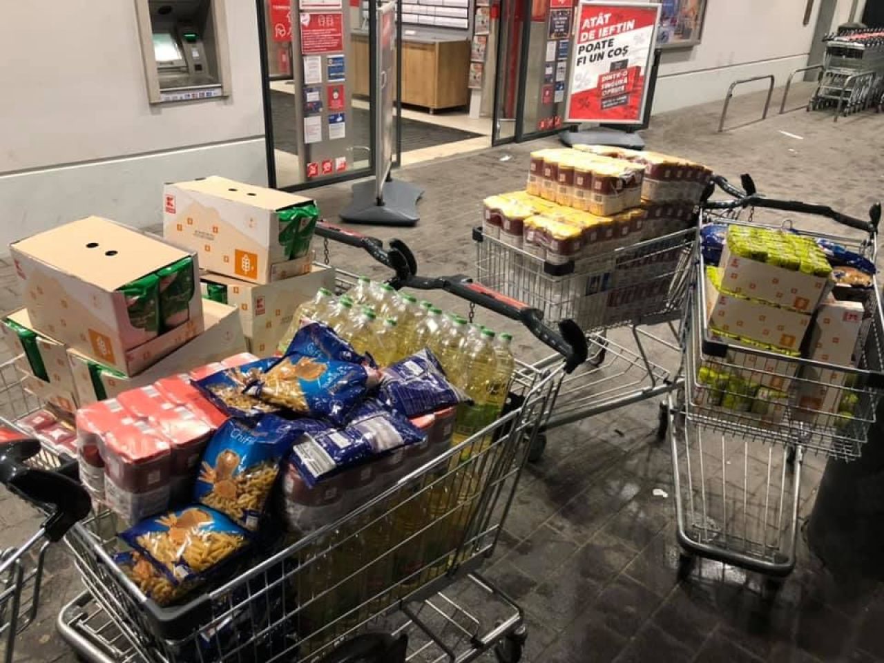 Idee fantastica a ultrasilor Stelei! Au umplut masinile si s-au dus in catunele izolate ale Romaniei! Peste 4 tone de alimente au ajuns la oameni_32