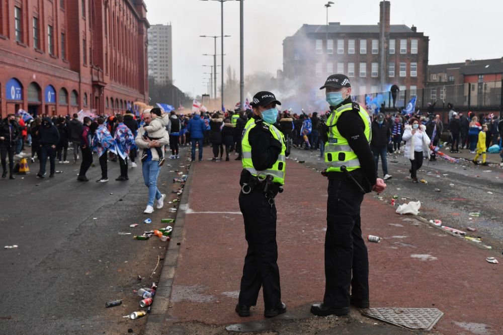 Fanii lui Ianis Hagi au lasat un DEZASTRU in urma lor! Cum arata strazile din Glasgow dupa ce suporterii lui Rangers au sarbatorit titlul _13