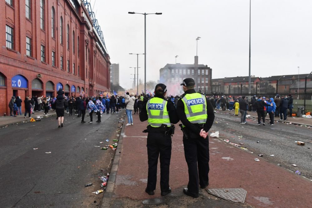 Fanii lui Ianis Hagi au lasat un DEZASTRU in urma lor! Cum arata strazile din Glasgow dupa ce suporterii lui Rangers au sarbatorit titlul _14