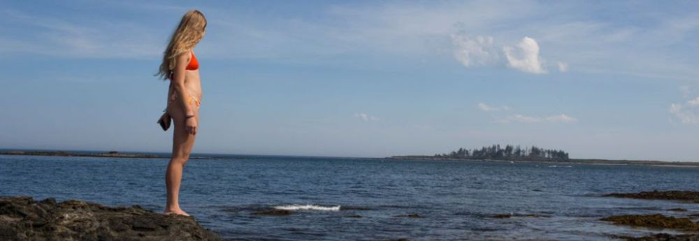 Recenzie INCREDIBILA lasata de o femeia la un costum de baie! Articolul vestimentar ar fi salvat-o dupa ce a fost atacata de un rechin