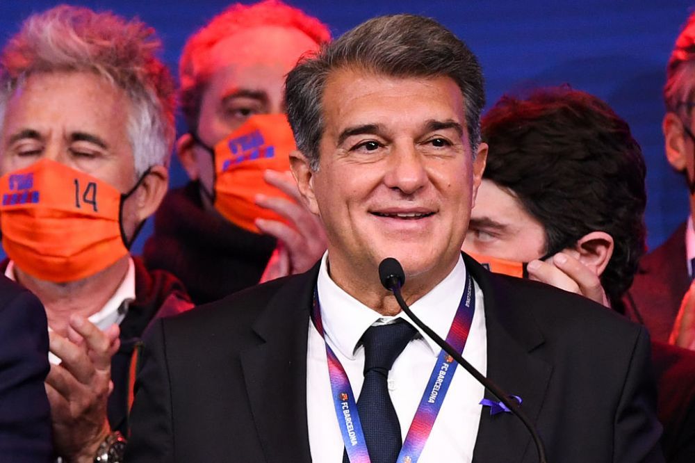 Joan Laporta isi face simtita prezenta la echipa! S-a dus cu Barcelona la Paris si a incurajat jucatorii pentru a reusi o noua 'remontada'_1