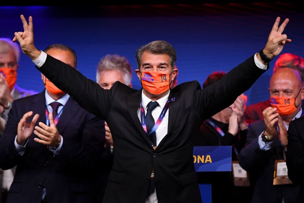 Joan Laporta isi face simtita prezenta la echipa! S-a dus cu Barcelona la Paris si a incurajat jucatorii pentru a reusi o noua 'remontada'_4