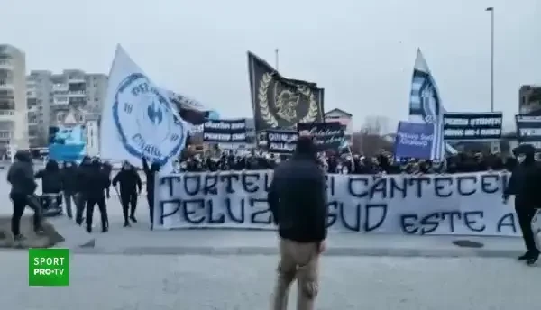 Atfmosfera INCREDIBILA pentru revenirea Craiovei pe Oblemenco! Jucatorii au iesit sa vada show-ul fantastic al ultrasilor! Uluitor: Craiova a pierdut primul meci al sezonului in B!