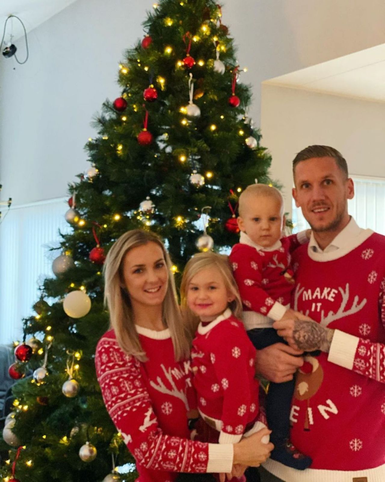 Clipe de GROAZA prin care a trecut starul din Premier League! Hotii i-au spart casa cu macete! Portarul si familia sa erau inauntru _7