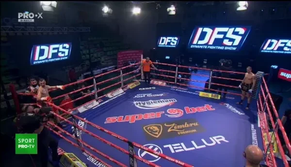 I-a dat cu BUZDUGANUL! KO brutal in gala lui Morosanu. E meciul care s-a terminat de DOUA ORI. VIDEO