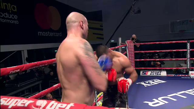 VIDEO: 'Rambo' a RUPT 'Mitraliera'! Bataie intre David si Goliat: lovituri MONTRUOASE! Rambo a luat meciul la decizie_1