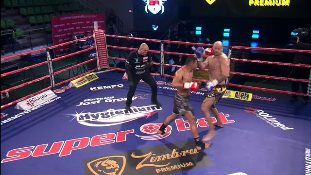VIDEO: 'Rambo' a RUPT 'Mitraliera'! Bataie intre David si Goliat: lovituri MONTRUOASE! Rambo a luat meciul la decizie_6